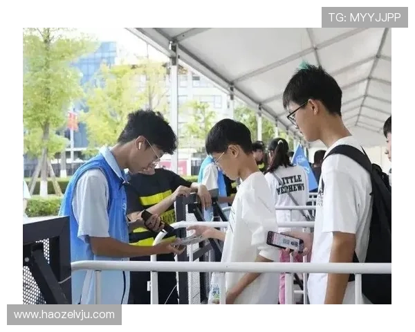 志愿者的 “哇” 声里,藏着赛场最燃的精彩